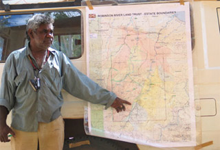 Jack Green talking about clan estates with traditional owners of the Garawa Aboriginal Land Trust.